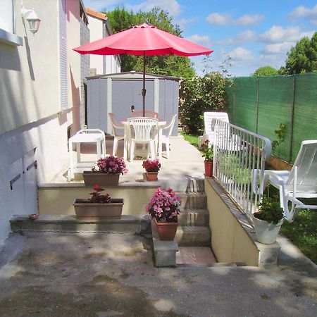 Appartement Charmant A Breuillet Avec Jardin Spacieux Esterno foto