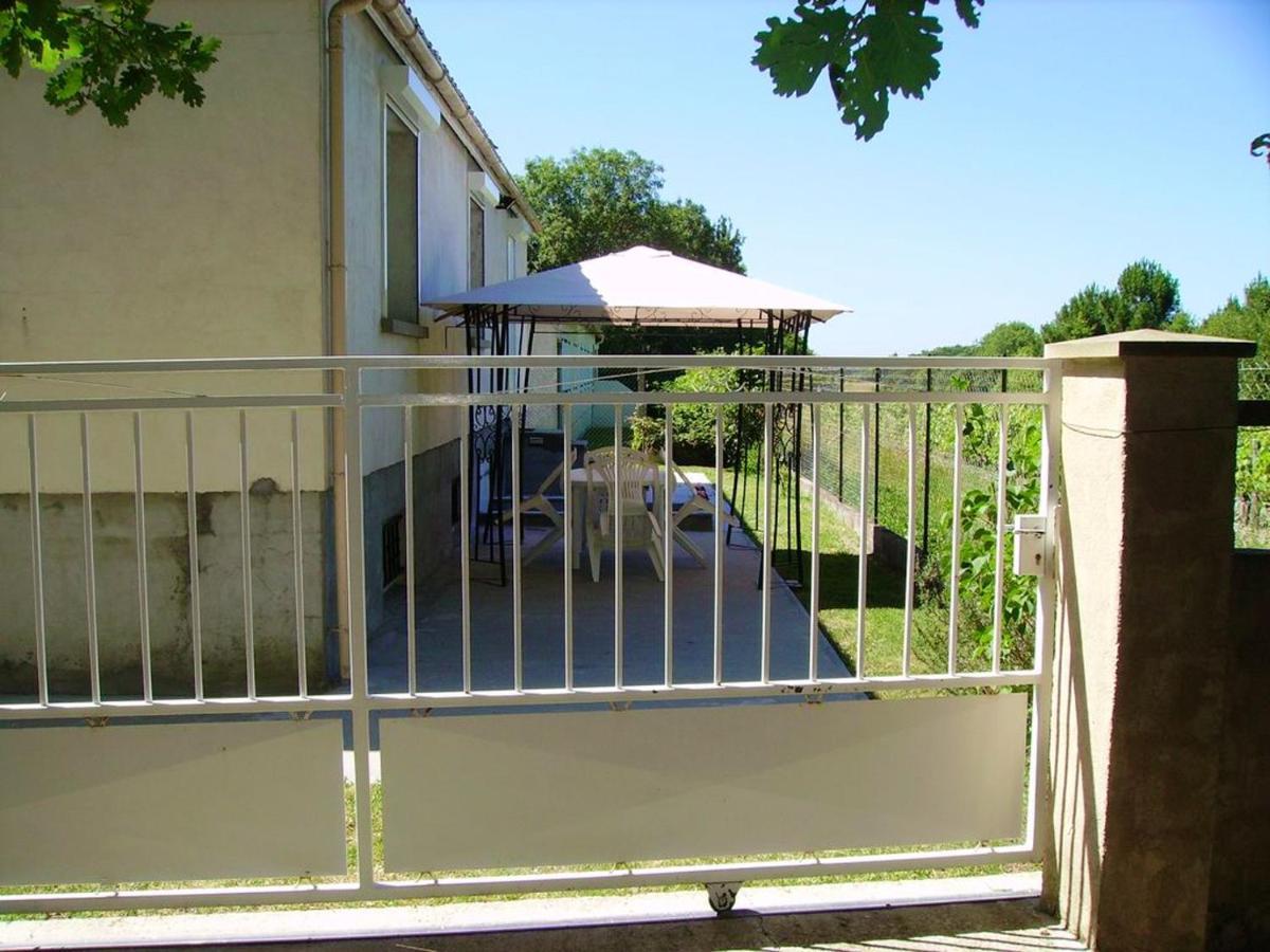 Appartement Charmant A Breuillet Avec Jardin Spacieux Esterno foto