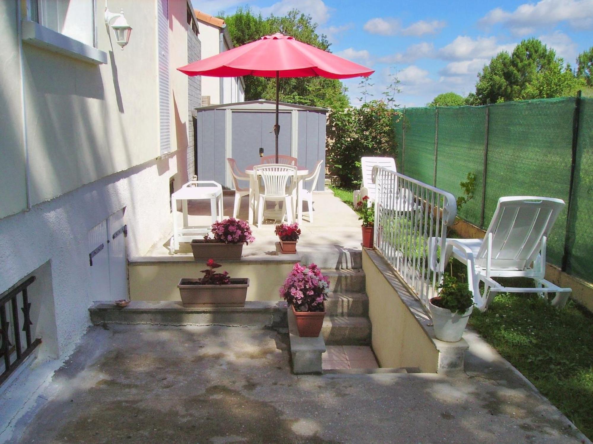 Appartement Charmant A Breuillet Avec Jardin Spacieux Esterno foto